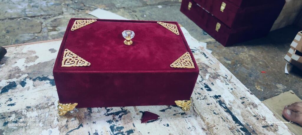 24 carats red box